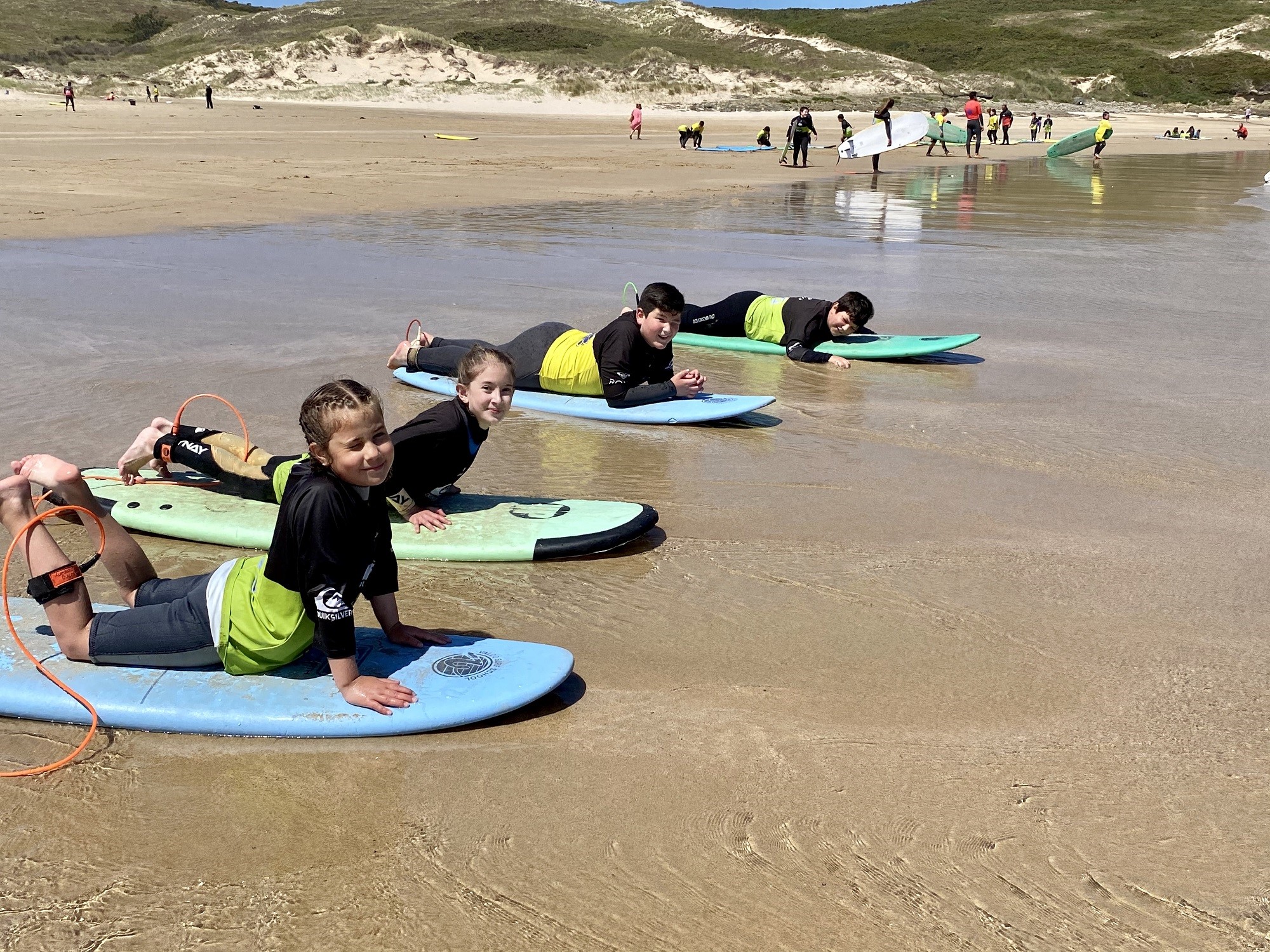 Gu A De Surf En Corcubi N Galicia Aprende Practica Y Explora En Un