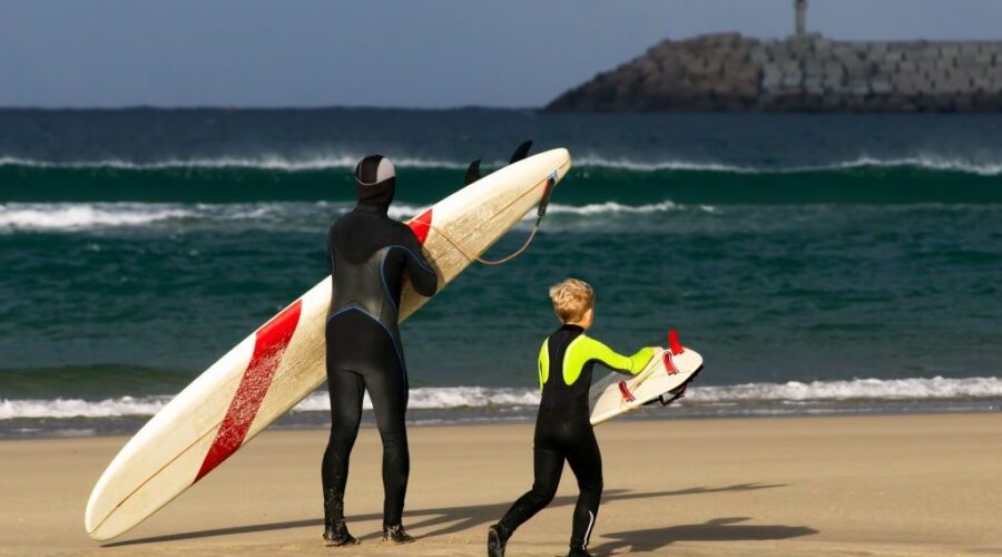 Guía de Surf en Arteixo, A Coruña: Descubre las Mejores Experiencias en el Mar