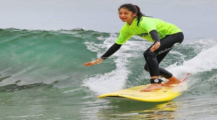 Descubre Carballo, Galicia: Clases de Surf, Playas y Cultura