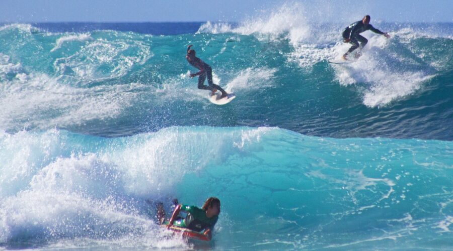 Guía de Viaje de Surf en Playa de la Américas, Tenerife: Cursos, Olas Perfectas y Experiencias Inolvidables