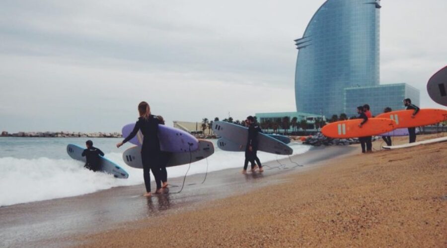 Surf en Barcelona: Descubre la emoción del paddle surf y vive una experiencia inolvidable junto al mar Mediterráneo