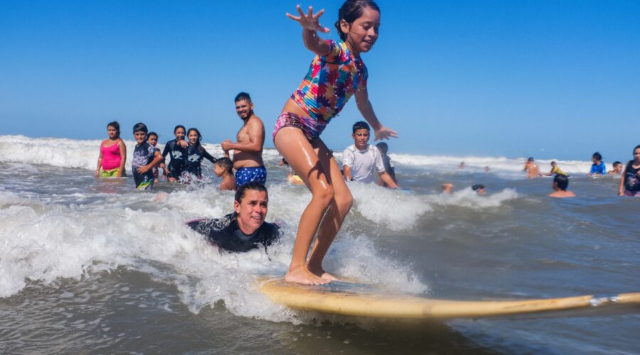 Descubre el Surf en Cádiz: Itinerarios de Experiencia Únicos en Barrio Nuevo