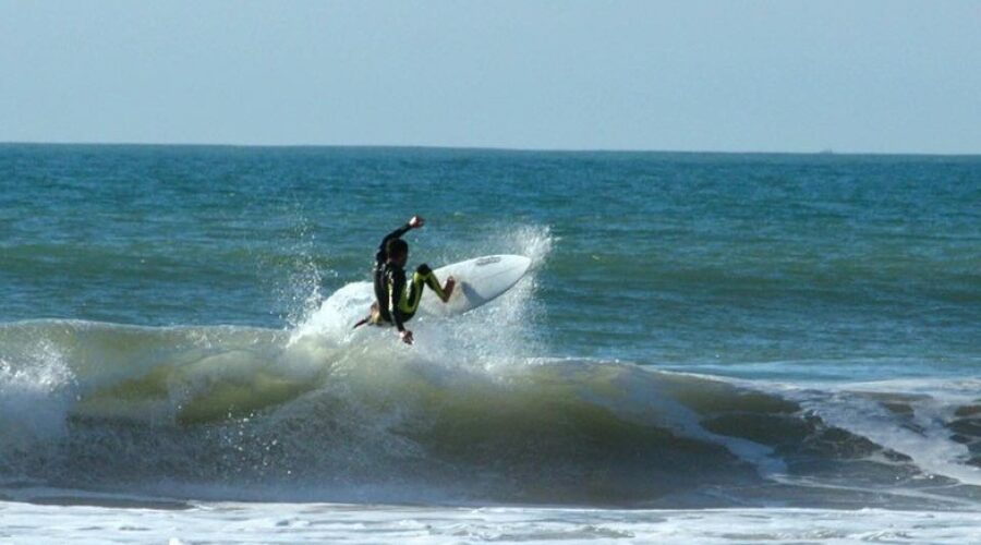 Descubre el Surf en Cabo Roche, Cádiz: Itinerarios para Vivir una Experiencia Inolvidable