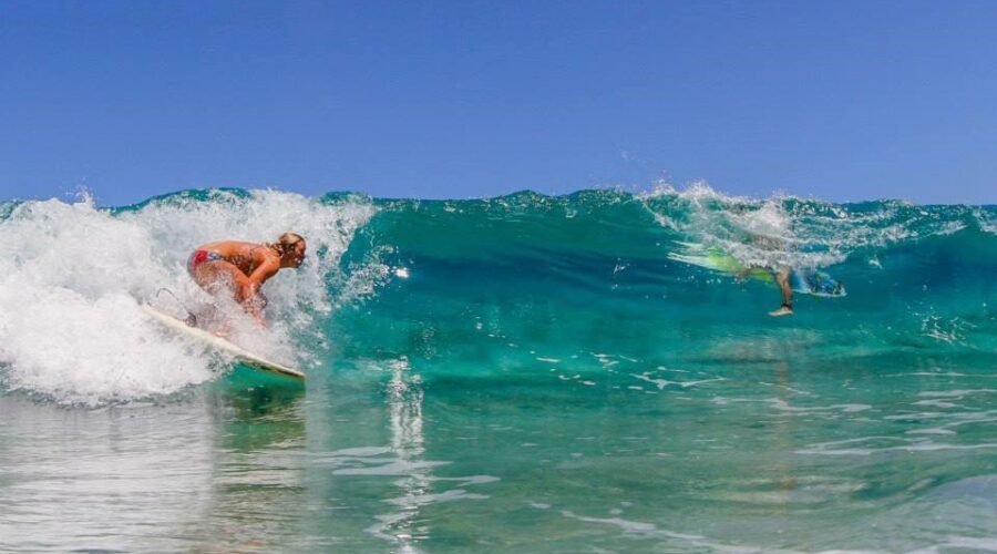 Guía de Viaje de Surf en Corralejo, Fuerteventura: Descubre las Mejores Experiencias de Surf en este Paraíso del Atlántico