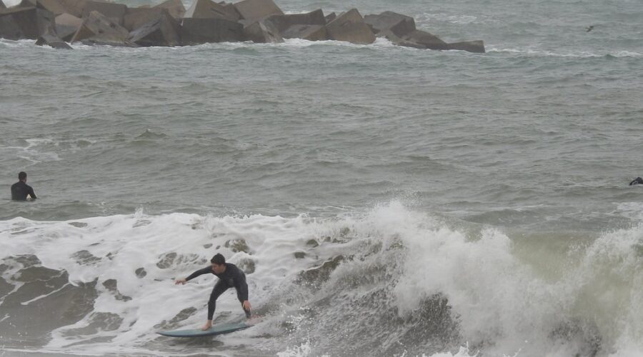 Descubre las Mejores Experiencias de Surf en Cubelles, Barcelona: Guía de Itinerarios Únicos