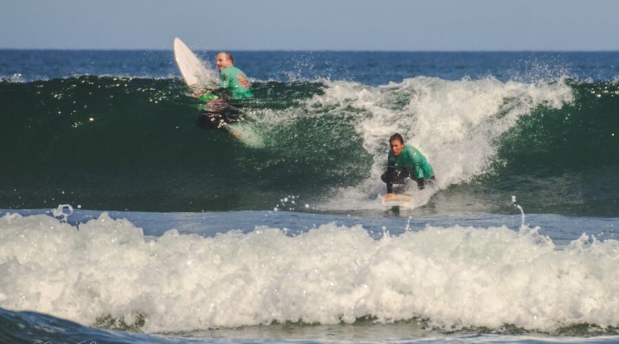 Descubre la Experiencia de Surf en Salinas, Asturias: Clases, Escuelas y Cursos de Surf