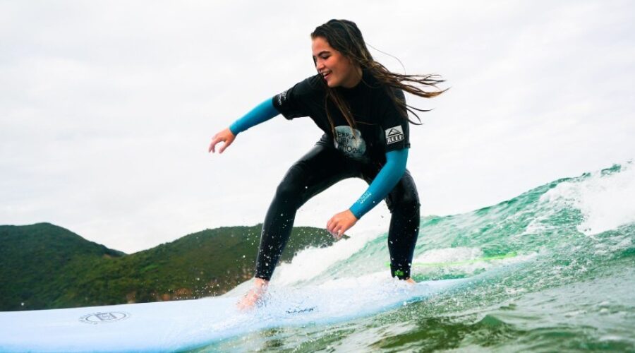 Santoña: Clases de surf en Cantabria – Descubre las mejores olas y aprende a surfear en este paraíso del surf en España