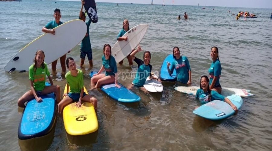 Descubre el Paddle Surf en Villanueva y Geltrú, Costa Dorada: ¡Clases, Aventura y Relajación!